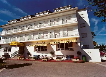 Hotel Arco Iris *